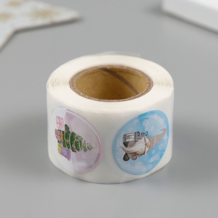 Наклейка бумага Наклейка бумага "Волшебная зима" d=2,5 см 252 шт в рулоне