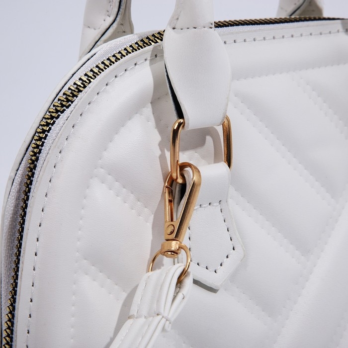 Сумка женская на клапане, цвет белый
