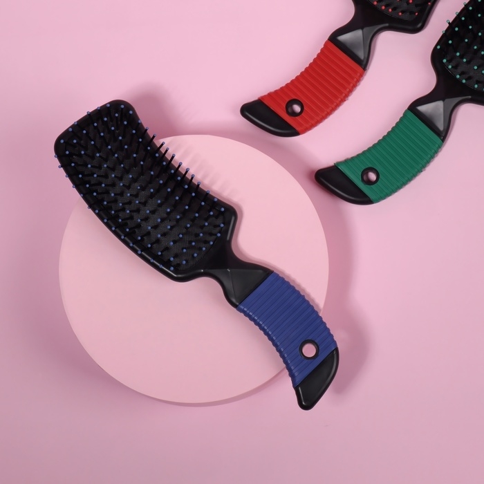 Расчёска массажная, прорезиненная ручка, 5 × 21 см, цвет МИКС Расчёска массажная, прорезиненная ручка, 5 × 21 см, цвет МИКС