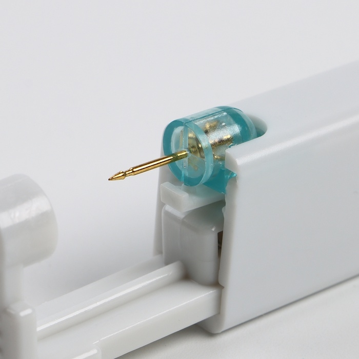 Пистолет одноразовый для пирсинга, серьга в комплекте «Звезда», 4 мм, цвет белый в золоте Пистолет одноразовый для пирсинга, серьга в комплекте «Звезда», 4 мм, цвет белый в золоте