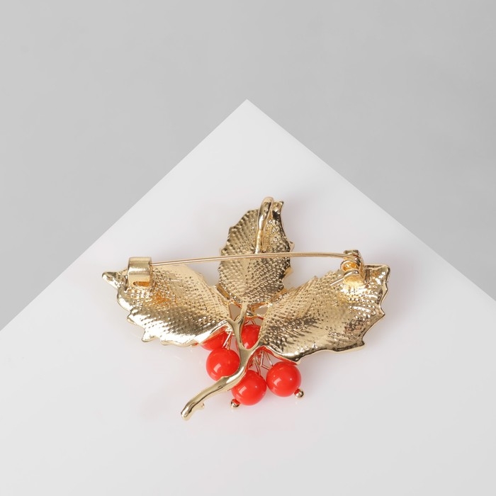 Брошь «Ягоды» костяника, цвет красно-зелёный в золоте Брошь «Ягоды» костяника, цвет красно-зелёный в золоте