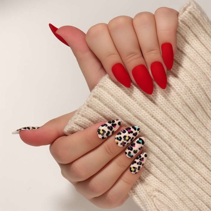 Накладные ногти &laquo;Лео&raquo;, 12 шт, с клеевыми пластинами, форма миндаль, красные, бежевые