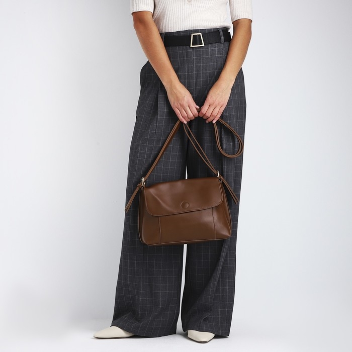 Сумка-мессенджер на магните, цвет коричневый Сумка-мессенджер на магните, цвет коричневый