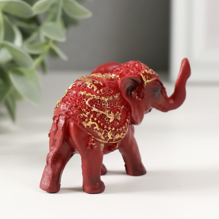Сувенир полистоун Сувенир полистоун "Слонёнок в золотой попоне с красным камнем" 7,5x3x5 см
