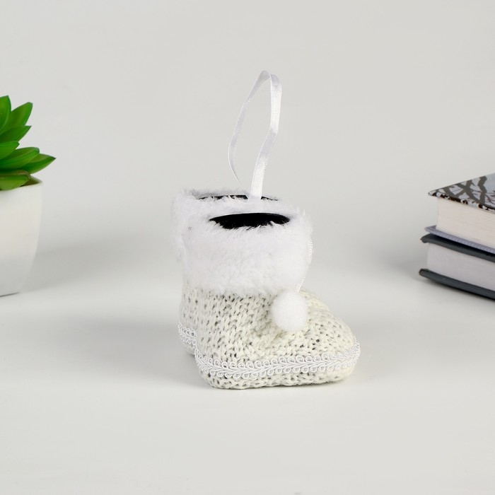 Подвеска «Сапожки», с бомбошками Подвеска «Сапожки», с бомбошками