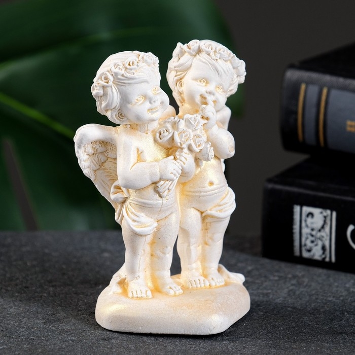 Фигура Фигура "Ангелочки с букетом роз на сердце" позолота, 10х7х4см