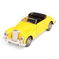 Машинка металлическая &laquo;Ретро&raquo;, 1:32, инерционная, открываются двери, цвет красный