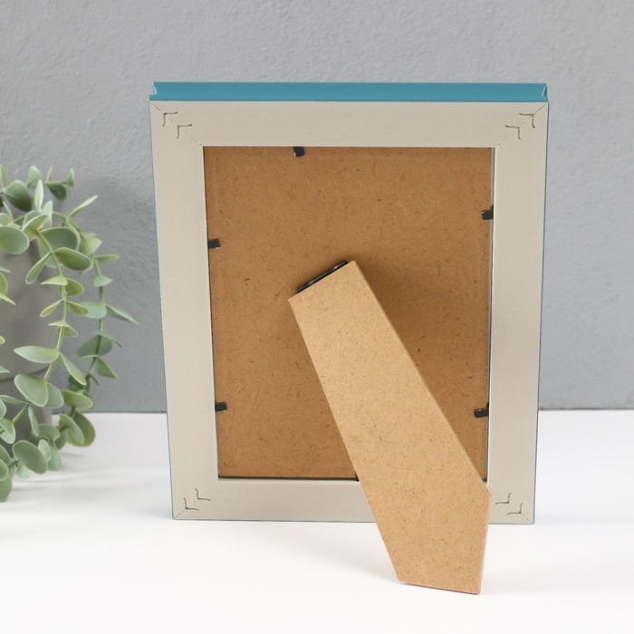 Фоторамка пластик 13х18 см Фоторамка пластик 13х18 см "Амалия" с белой полосой 17,5х22,5 см