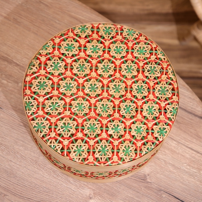 Шкатулка с крышкой плетёная, из бамбука 30х30х13 см Шкатулка с крышкой плетёная, из бамбука 30х30х13 см