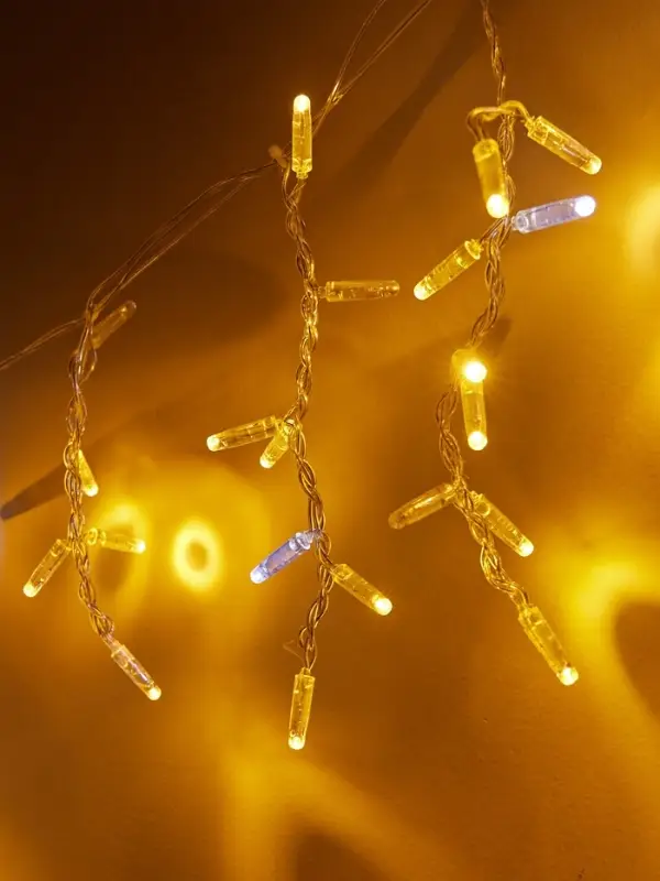 Гирлянда &laquo;Бахрома&raquo; 3&times;0.6 м, IP65, УМС, прозрачная нить, 144 LED, мерцание, свечение тёплое белое, 220 В