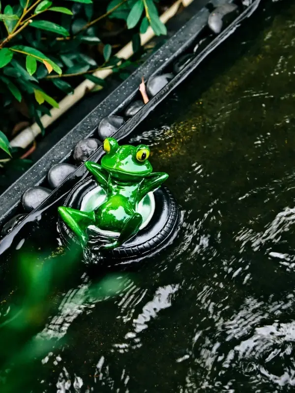 Садовая фигура 14 х 13 х 9,5 см Садовая фигура 14 х 13 х 9,5 см "Лягушка в шине" Водоплавающая