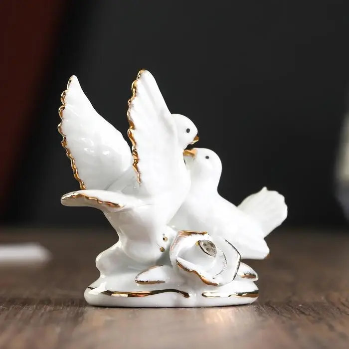 Сувенир "2 голубка с розой" белые со стразой мини 6,7х9,2х3 см