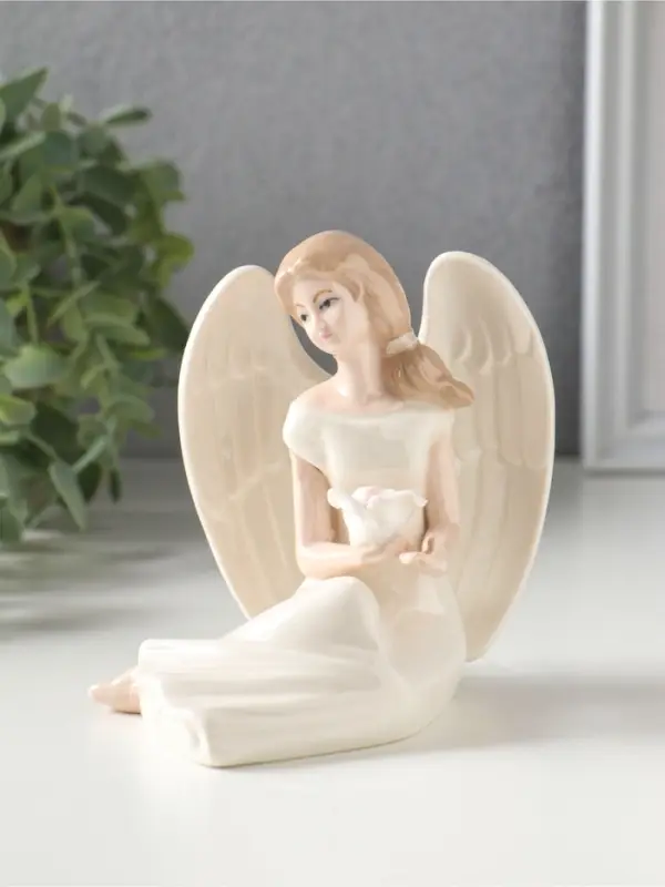 Сувенир керамика "Девушка-ангел в белом платье, с белой розой в ладонях" 11,3х10х9,8 см