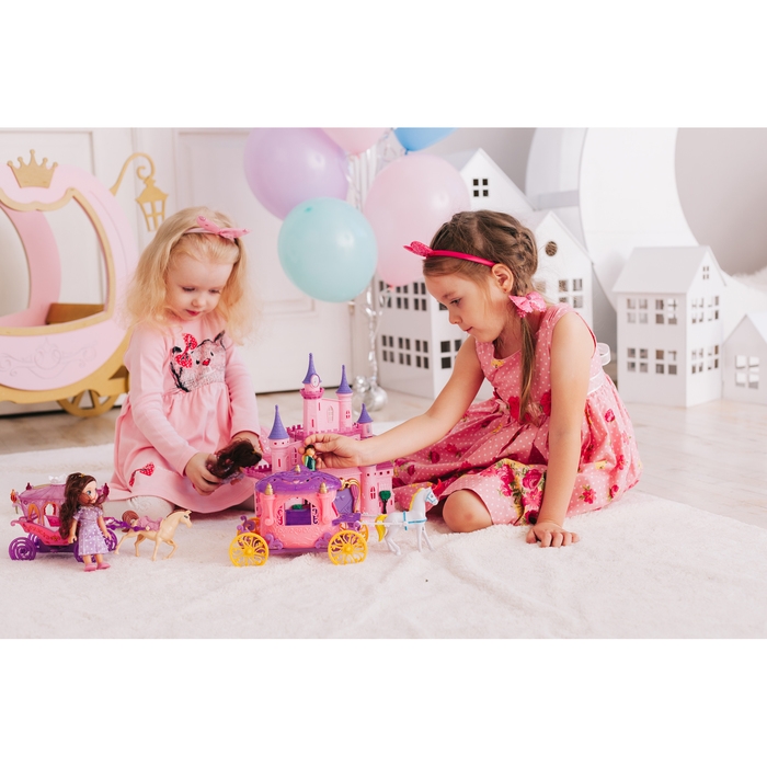 Кукольный замок с фигурками и аксессуарами, свет, звук Кукольный замок с фигурками и аксессуарами, свет, звук