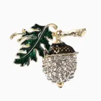 Брошь &laquo;Жёлудь&raquo; осенний с листом, стразы, цвет коичнево-бело-зелёный в золоте