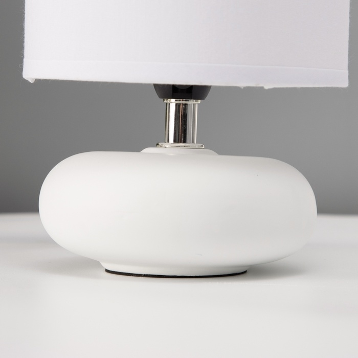 Настольная лампа Настольная лампа "Ассенса" Е14 40вт белый 13х13х22 см