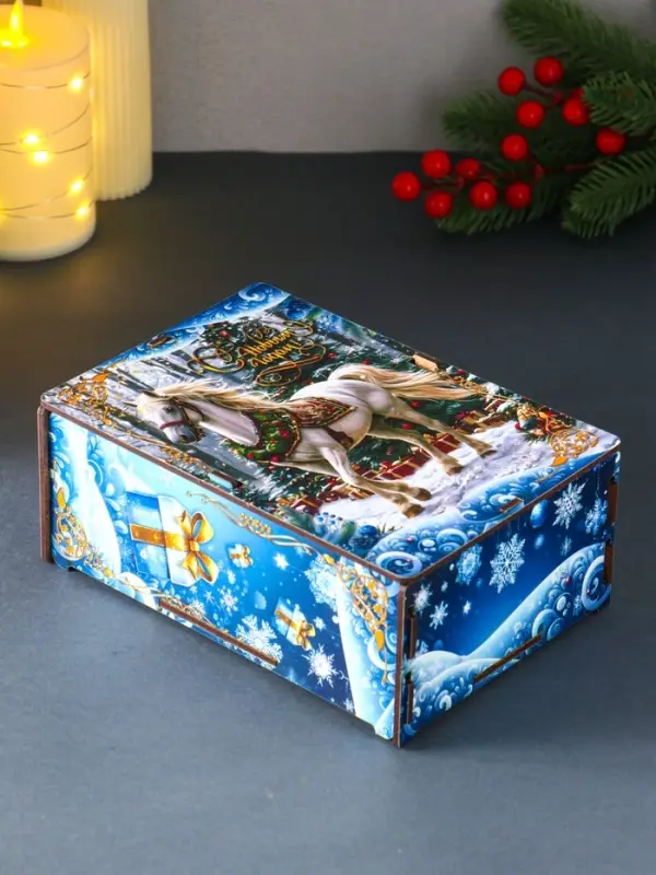 Шкатулка-ящик  самосборный малый с символом года  Шкатулка-ящик  самосборный малый с символом года "Белая лошадь на голубом",  20х13,6х8 см