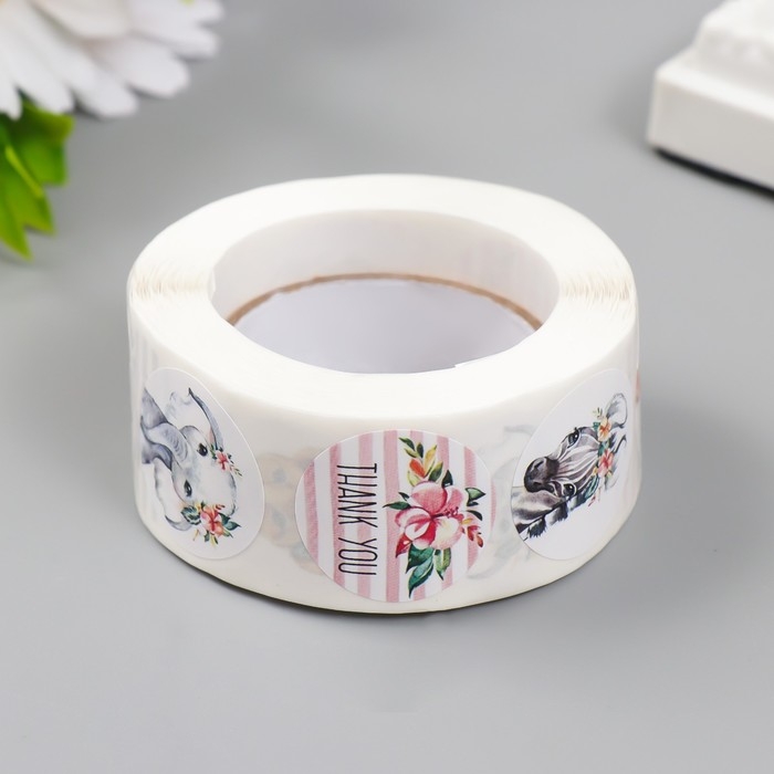 Наклейка бумага "Малыши зверята" d=2,5 см 500 шт в рулоне 3х6,5х6,5 см