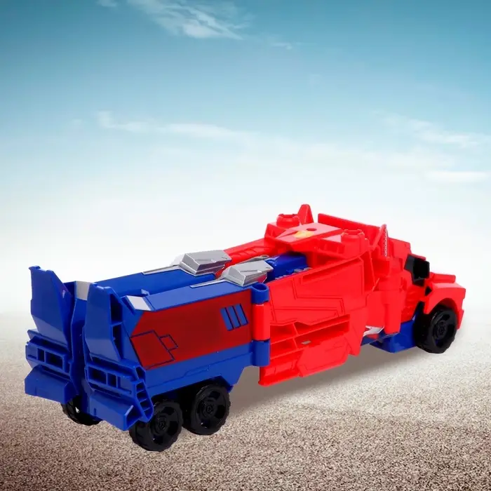 Робот &laquo;Автобот&raquo;, трансформируется