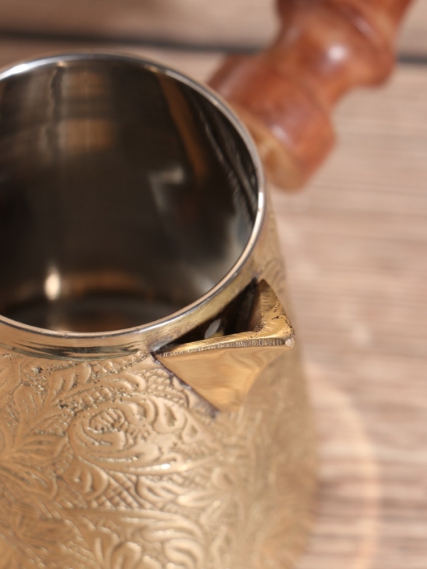 Турка "Золотые узоры" латунь, с деревянной ручкой, 250 мл