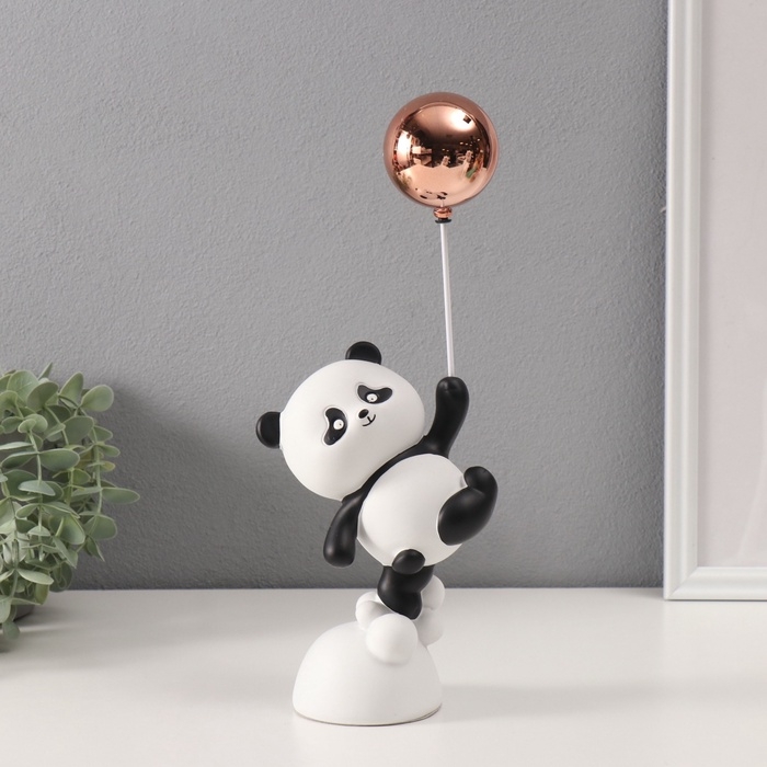 Сувенир полистоун Сувенир полистоун "Панду уносит золотой шарик" черно-белый 7,5х14х31 см