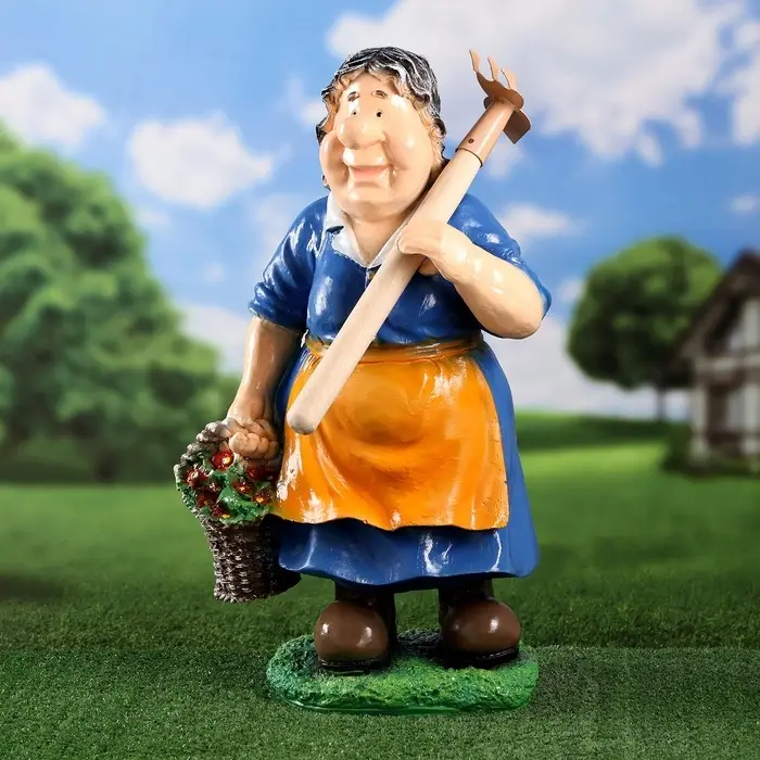 Садовая фигура из полистоуна «Баба с тяпкой», 63×23×27 см Садовая фигура из полистоуна «Баба с тяпкой», 63×23×27 см