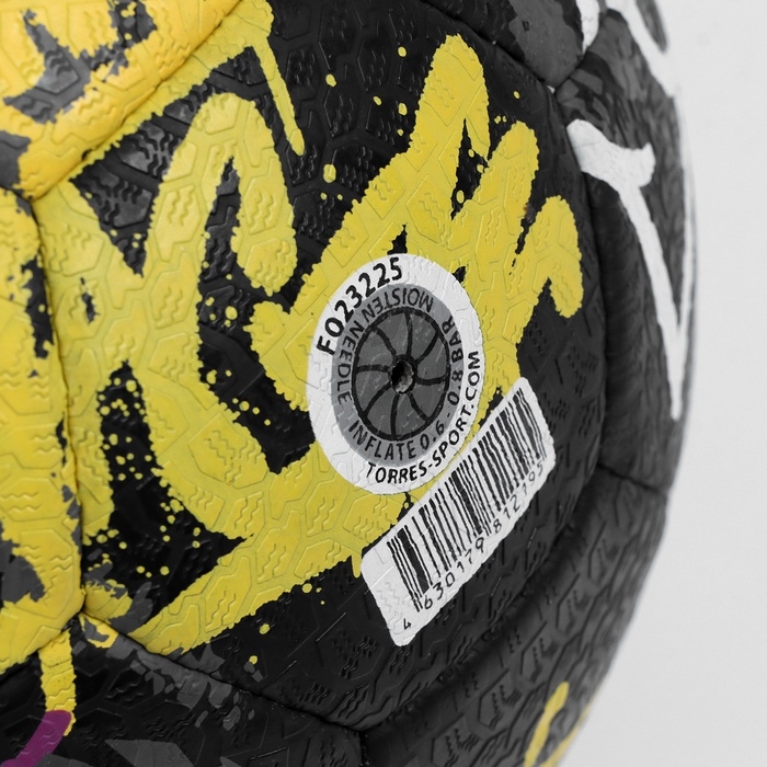 Мяч футбольный TORRES Street, ручная сшивка, 32 панели, р. 5 Мяч футбольный TORRES Street, ручная сшивка, 32 панели, р. 5