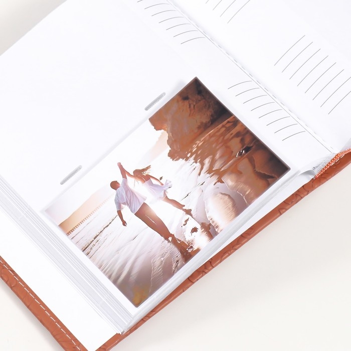 Фотоальбом на 200 фото 10х15 см кожзам Фотоальбом на 200 фото 10х15 см кожзам "Цветочная текстура" бумажные листы коричневый 5х23х22 см 1