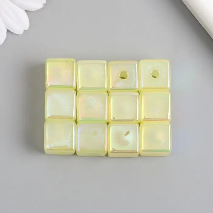 Бусина для творчества пластик "Кубик. Перламутровый блеск" жёлтый 1,4х1,4х1,4 см