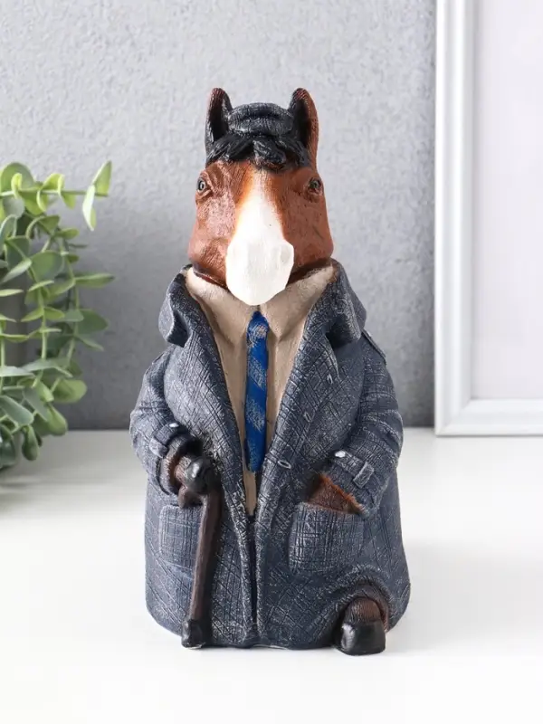 Фигурка (гипс) Конь в пальто  Высота 24 см, ширина 12.5 см, длина 16,5 см, джинса