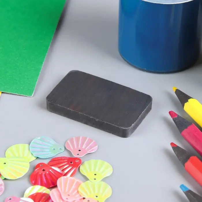 Магнит технический ферритовый, на обе стороны, прямоугольный, 40×25×5 мм Магнит технический ферритовый, на обе стороны, прямоугольный, 40×25×5 мм