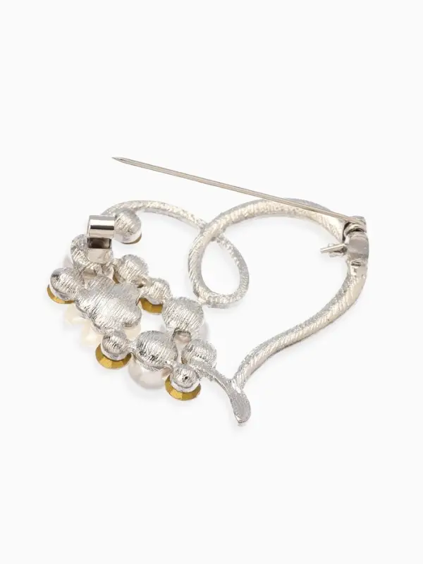Брошь &laquo;Жемчужное сердце&raquo;, белая в серебре