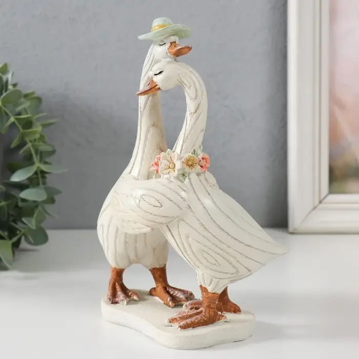 Фигурка полистоун &laquo;Гусь с гусыней: объятия&raquo;, 14.5&times;8&times;18.5 см