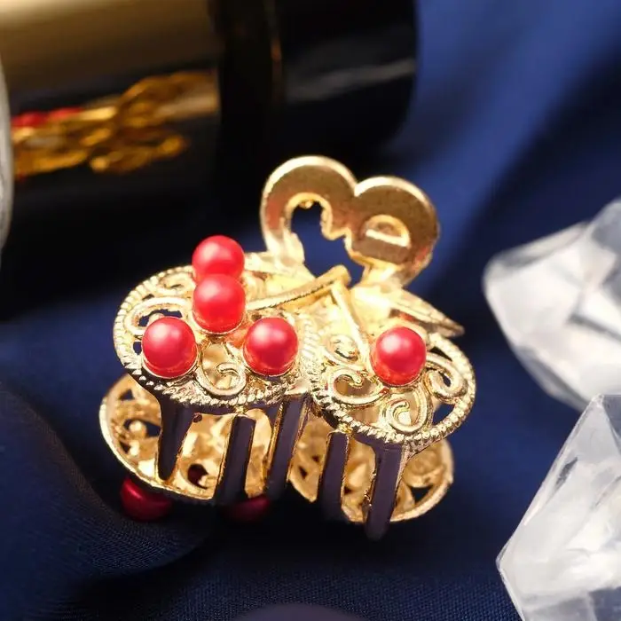 Краб для волос «Лиора», вишенки, 2.2 см, золото Краб для волос «Лиора», вишенки, 2.2 см, золото