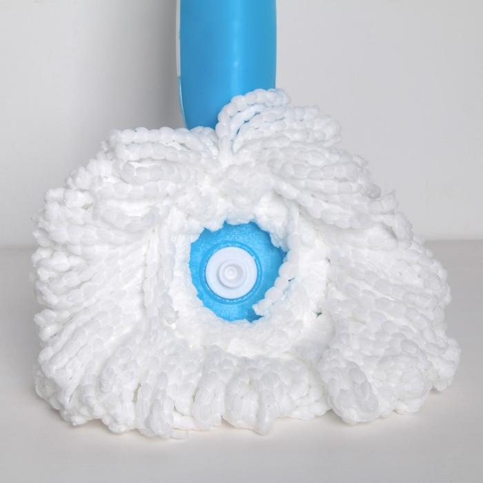 Швабра для мытья пола с распылителем Доляна, насадка из микрофибры 17×17 см, металлическая ручка 129 см, цвет МИКС Швабра для мытья пола с распылителем Доляна, насадка из микрофибры 17×17 см, металлическая ручка 129 см, цвет МИКС