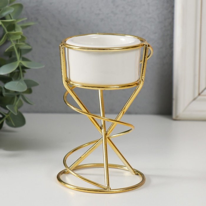 Подсвечник керамика, металл на 1 свечу  Подсвечник керамика, металл на 1 свечу "Спираль" белый с золотом 6,8х6,7х11,3 см