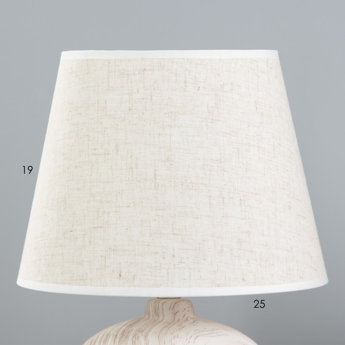 Настольная лампа Настольная лампа "Рундер" E14 40Вт бежевый 25х25х38 см RISALUX