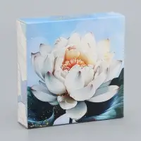 Коробка для конфет с обечайкой 9 шт. без окна &laquo;С 8 марта&raquo;, 13.7&times;13.7&times;3.5 см