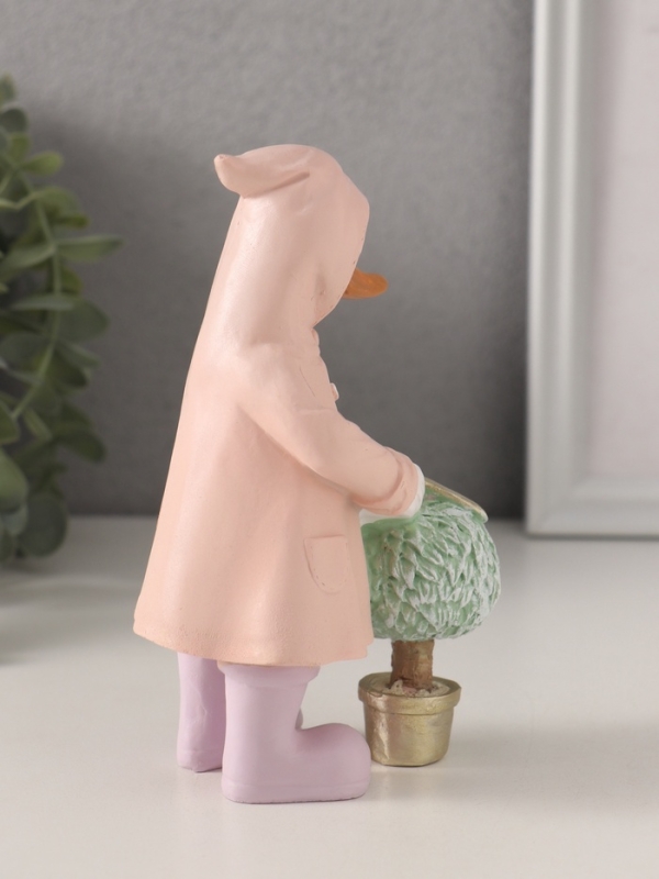 Сувенир полистоун Сувенир полистоун "Утка в дождевике стрижёт цветок" 9х6,5х14,5 см