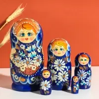 Матрешка дерево &laquo;Настёна&raquo;, синее платье, белые цветы, 18 см, 5 кукольная, ручная роспись