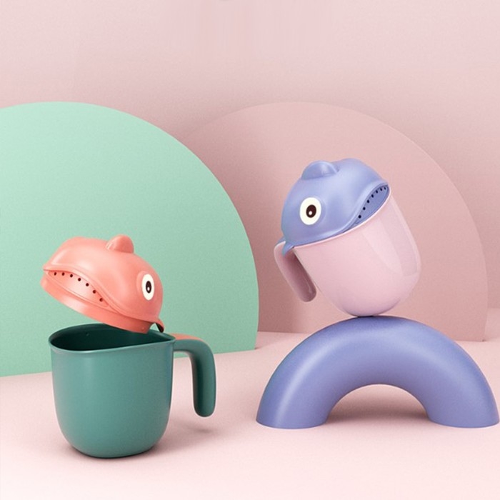 Ковш пластиковый для купания и мытья головы, детский банный ковшик «Рыбка», 500 мл., с леечкой, цвет розовый/синий Ковш пластиковый для купания и мытья головы, детский банный ковшик «Рыбка», 500 мл., с леечкой, цвет розовый/синий