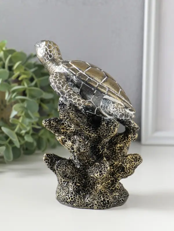 Сувенир полистоун "Морская черепаха в кораллах" бронза с белой патиной 11,5х10,5х16 см