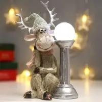 Фигурка световая &laquo;Лосик в вязаном колпаке с шаром на колонне&raquo;, полистоун, 20.5&times;10.5&times;12.5 см