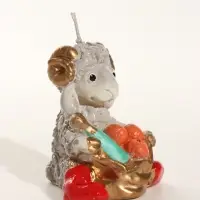 Свеча новогодняя "Овечка с мешком" 6,5х6х9 см, серый