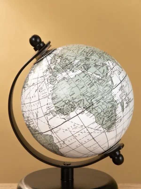 Глобус сувенирный 9х8х11 см, подставка металл Глобус сувенирный 9х8х11 см, подставка металл