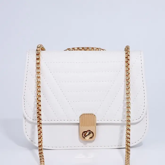 Сумка женская мессенджер на клапане, 18&times;7&times;13 см, со стёжкой, белая