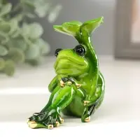 Фигурка полистоун &laquo;Лягушка с листочком&raquo;, 10&times;6&times;11 см, МИКС