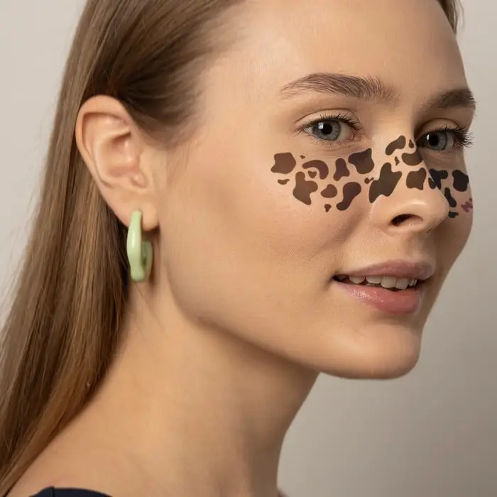 Переводная тату на тело чёрная «Веснушки. Пятна коровы», 16×5 см Переводная тату на тело чёрная «Веснушки. Пятна коровы», 16×5 см