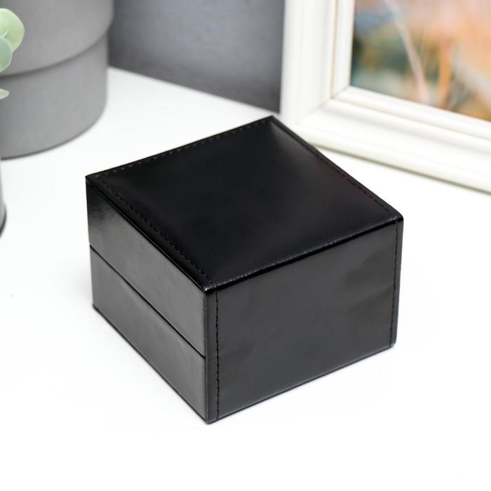 Шкатулка кожзам под часы 1 отделение  Шкатулка кожзам под часы 1 отделение "Строчка на чёрном" 7х9,5х9,5 см