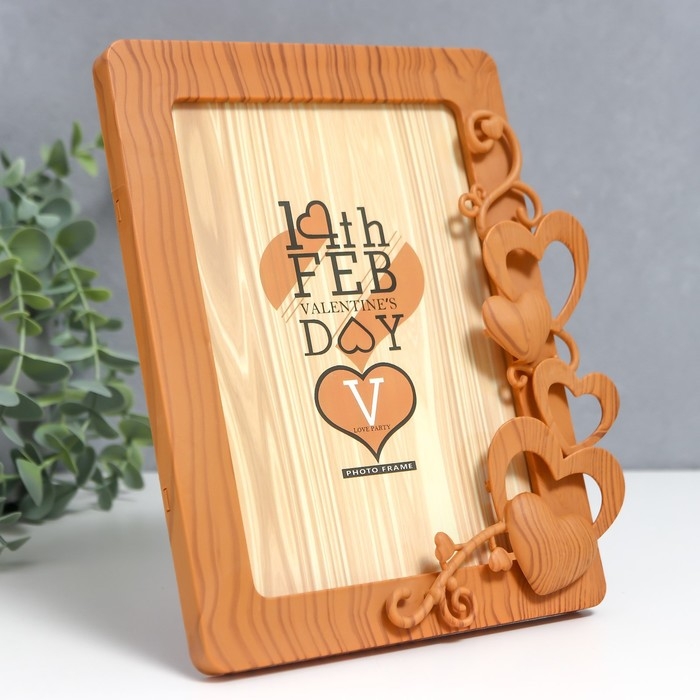 Фоторамка пластик под дерево 12х17 см Фоторамка пластик под дерево 12х17 см "Сердечки" 17,7х21 см